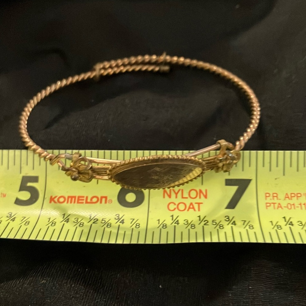 Ladies, very beautiful Vintage engraved bracelet